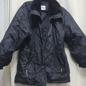 Elegant Black Puffer Jacket with Gold Accents
